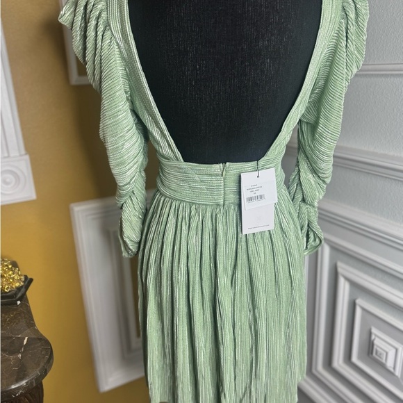 Elegant Mint Green Pleated Dress - Picture 11 of 12